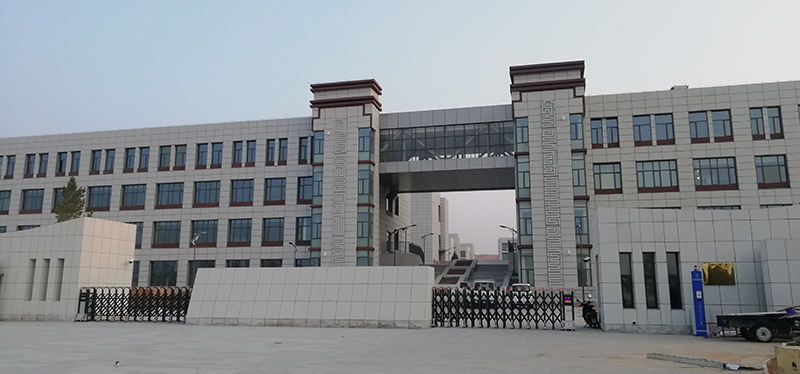 鄂爾多斯市蒙古族學(xué)校電教室電腦桌，安裝升降屏風(fēng)桌