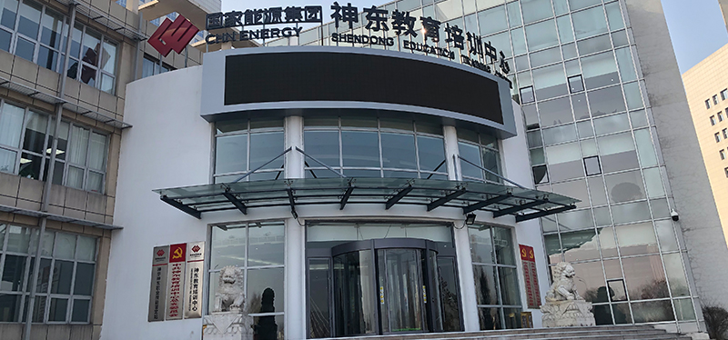 陜西榆林神東教培中心安裝升降屏風電腦桌，實現(xiàn)一室多用