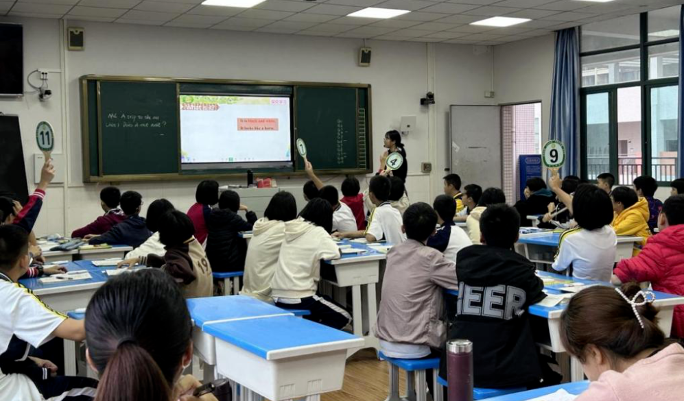 遼寧電視臺(tái)報(bào)道，AI教師進(jìn)課堂，傳統(tǒng)教學(xué)換新方